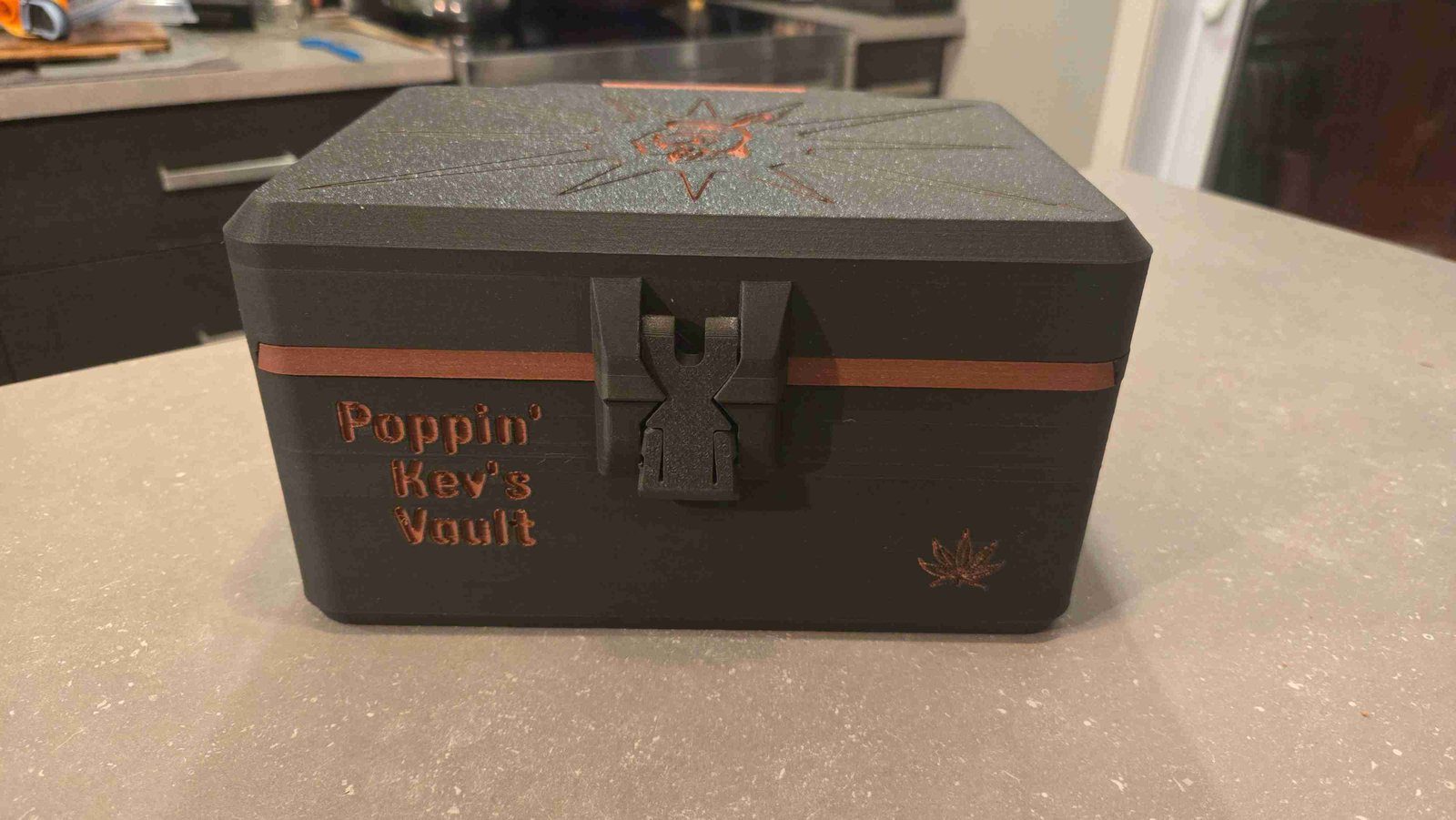 Boîte noire Poppin' Key's Vault avec gravures personnalisées